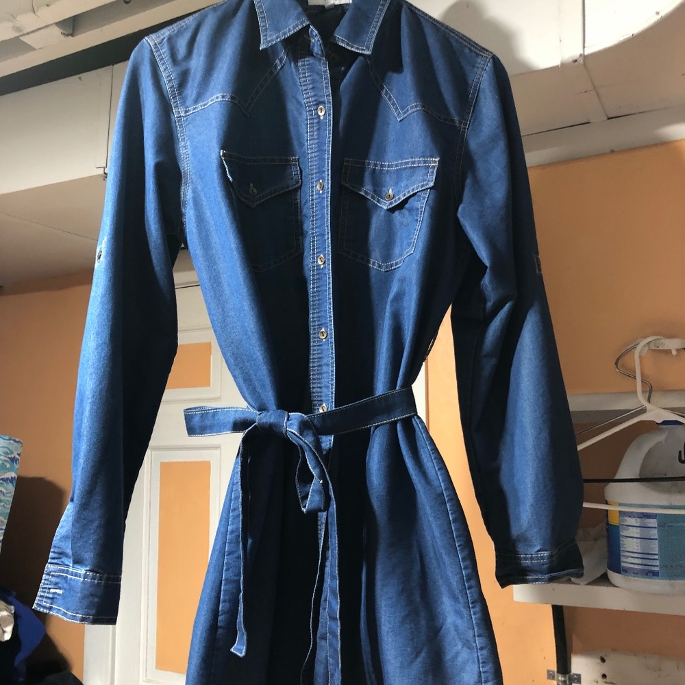 Denim stitched shirt dress w/ tie belt Size M & discounted Shipping today only